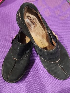 Clarks Black Leather Slip-On Loafers with Contrast Stitching